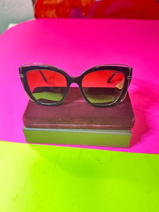 Tiffany & Co. Black Cat-Eye Sunglasses no scratches in great condition - Picture 10 of 12